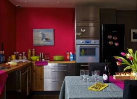 Brave Farben und auffällige Einzelteile für Ihre Küche. 6 helle Ideen