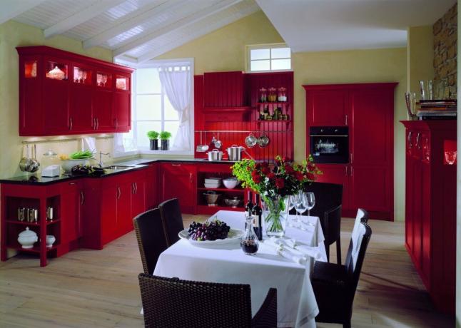Küche in roten Farben. Bildquelle: 4studios.ru