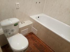 Verwandlungs dumpf Bad zu einem ordentlichen Badezimmer. Wirtschaftlich reparieren ihre eigenen Hände