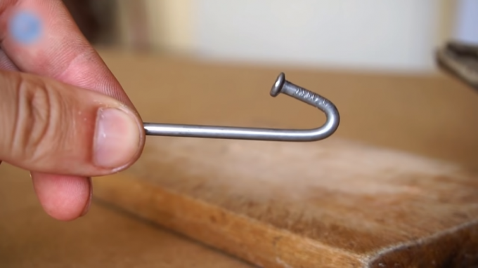 Herstellung gebogener Form für den Nagel