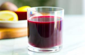 „Drink- Heil“ durch Blutgerinnsel: eine gute Möglichkeit, das Blut dünner und Blutgefäße zu machen