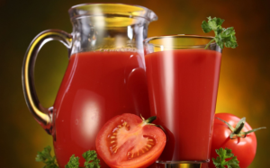 Tomatensaft: Nutzen und Schaden der Ernährung auf Tomatensaft