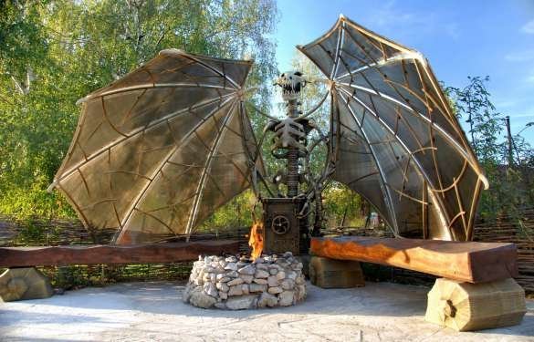 Dragon - der Hüter des Herdes als Grill vor Ort Foto: Design Studio Unformat, (Moskau).