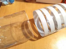 Schale aus Kunststoff-Flaschen, die aufgebrochen ersetzen