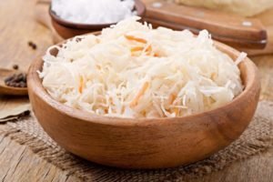 Die Vorteile von Sauerkraut für den Organismus und die Eigenschaften der Zubereitung