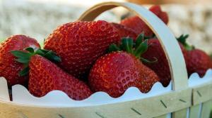 Was mehr Erdbeeren: Nutzen oder Schaden?