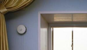 Mief in der Wohnung, Geruch, Schimmel an den Fenstern beseitigt die Einlassventile oder Belüftungs