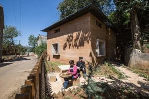 Neue Technologien für den Bau von Häusern: der Boden und Ziegel Chamäleon