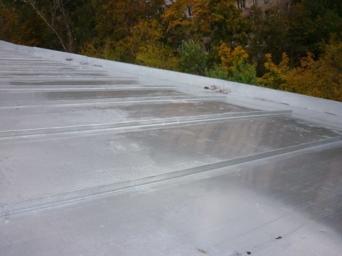 galvanisiertem Metall Dach