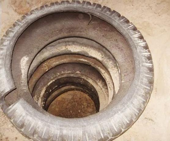 Ein kleines Loch für die Entwässerung von Reifen