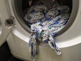 Bettbezug „frisst“ die Wäsche in der Waschzeit: die beste Lösung, um das Problem zu beheben