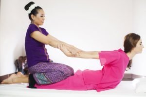 Die Thai-Massage ist nützlich, und wie es zu tun