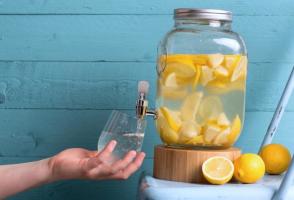 Wie nützlich Zitronenwasser? 6 beeindruckende preimuschest